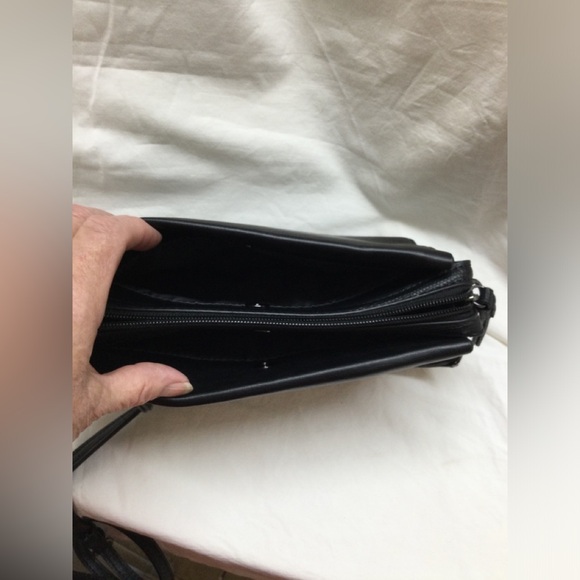 Simply Vera Vera Wang Crossbody Purse. Black - Picture 2 of 16